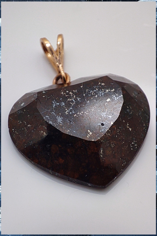 کیورا_استارکیان_meteorite_jewellery_heart_gold_galaxy