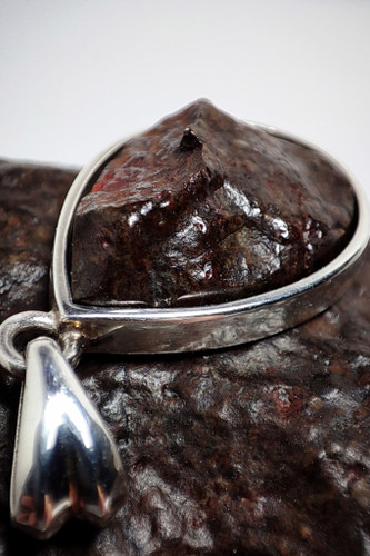 گردنبند شهابسنگ کندریتی