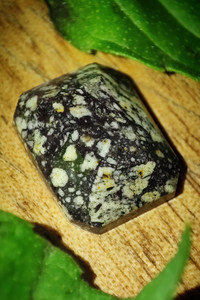 kivora_starkian_meteorites_jewelry.jpg | feldespatic breccia